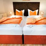 H&h Im Herzen Der Stadt Super Zentral Ruhig Mit Kochnischen Balkon Oder Empore Greifswald