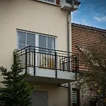 H&h Im Herzen Der Stadt Super Zentral Ruhig Mit Kochnischen Balkon Oder Empore * Greifswald