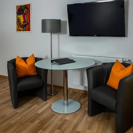 H&h Im Herzen Der Stadt Super Zentral Ruhig Mit Kochnischen Balkon Oder Empore Appartement