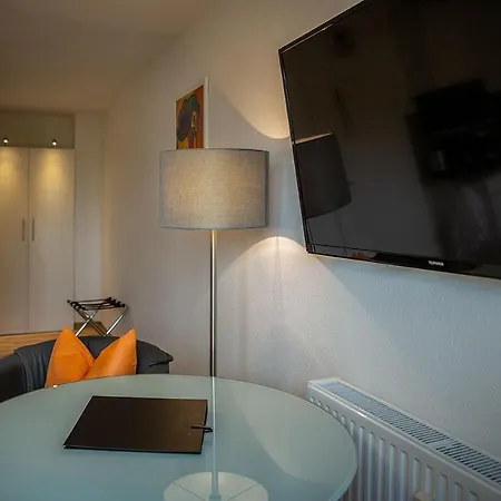 H&h Im Herzen Der Stadt Super Zentral Ruhig Mit Kochnischen Balkon Oder Empore Greifswald