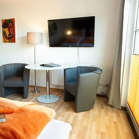 H&h Im Herzen Der Stadt Super Zentral Ruhig Mit Kochnischen Balkon Oder Empore